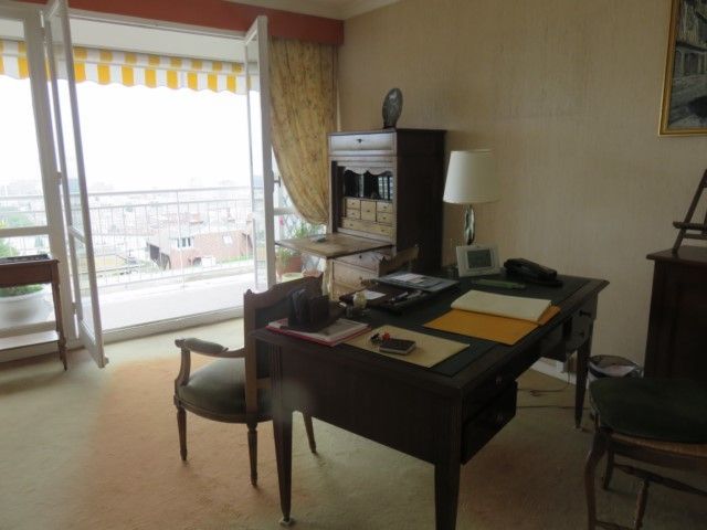 VENDU par DMI 4 LE HAVRE FELIX FAURE  VUE MER - SEJOUR DOUBLE. BALCON. BUREAU. DEUX CHAMBRES. GARAGE.